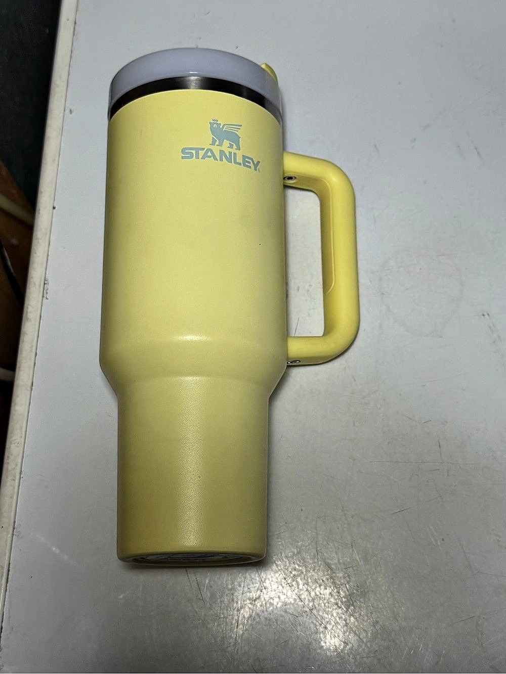 Stanley Quencher H2.0 FlowState Tumbler Yellow with Handle 40oz - Picture 2 of 4